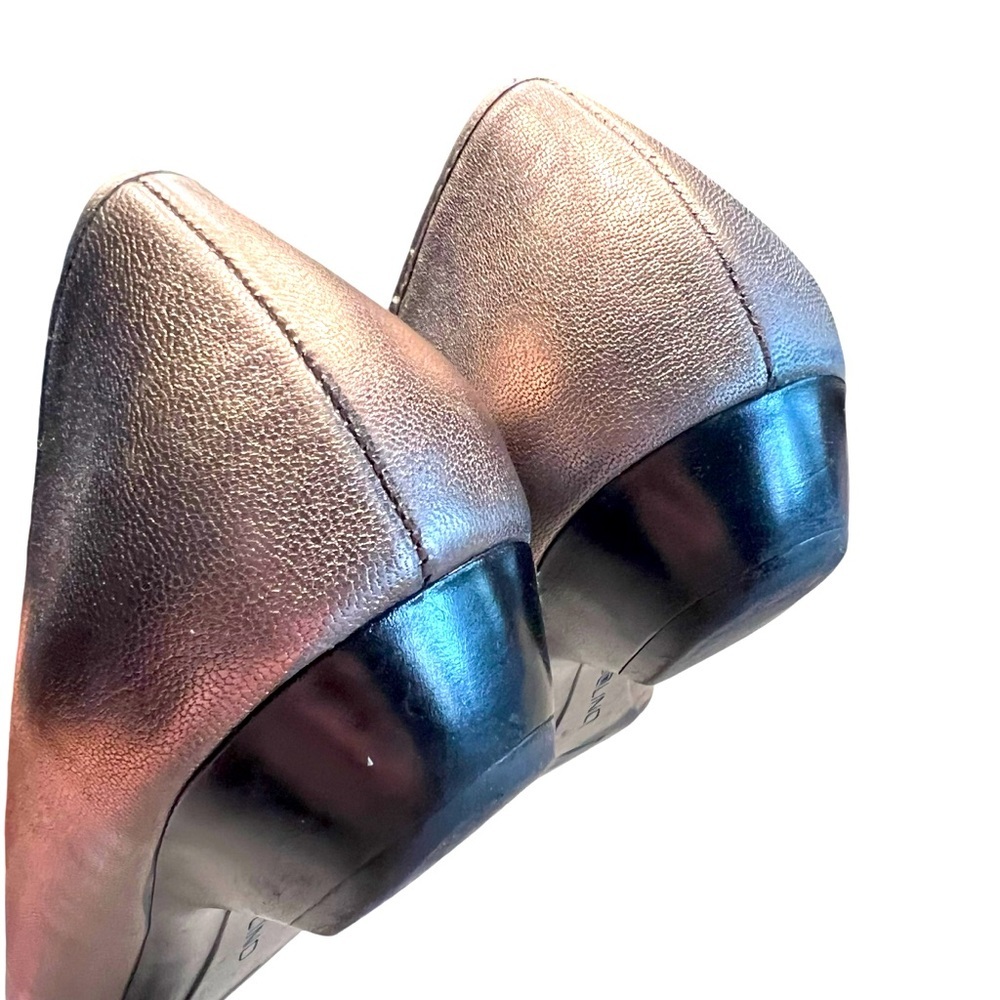 Bandolino Crome Antique Gold Leather Buckle Detail Closed Toe Flats Size 7 - Picture 7 of 12